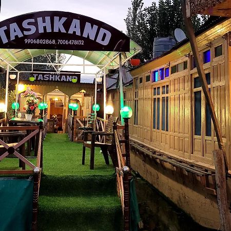 Tashkand Houseboat Srīnagar Buitenkant foto