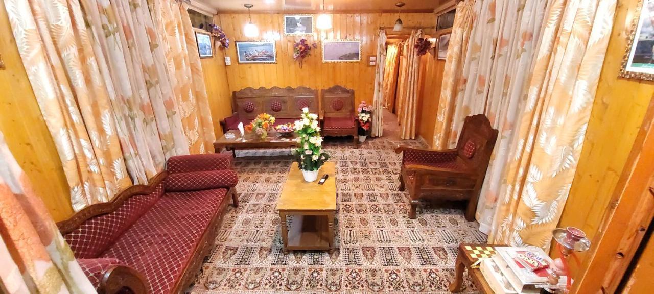 Tashkand Houseboat Srīnagar Buitenkant foto