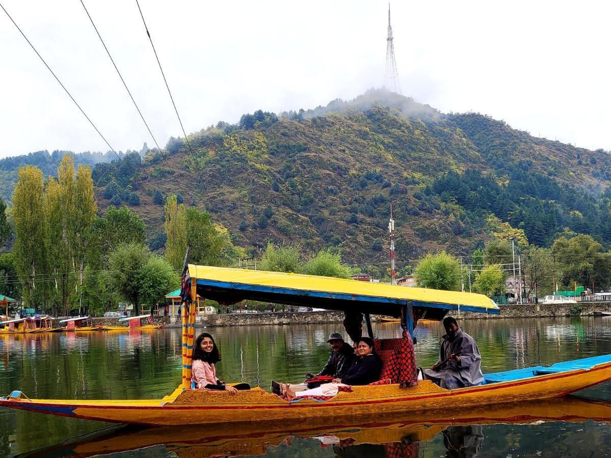 Tashkand Houseboat Srīnagar Buitenkant foto