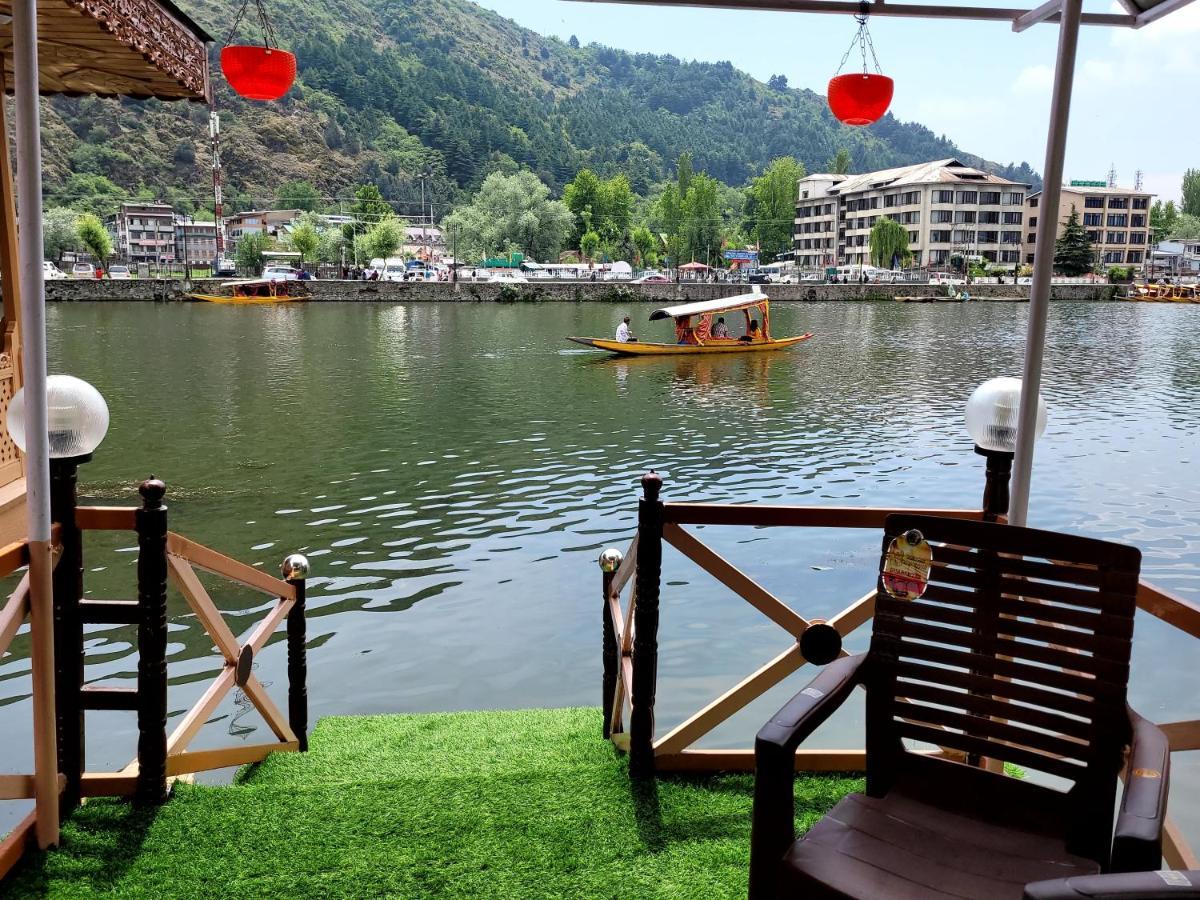 Tashkand Houseboat Srīnagar Buitenkant foto