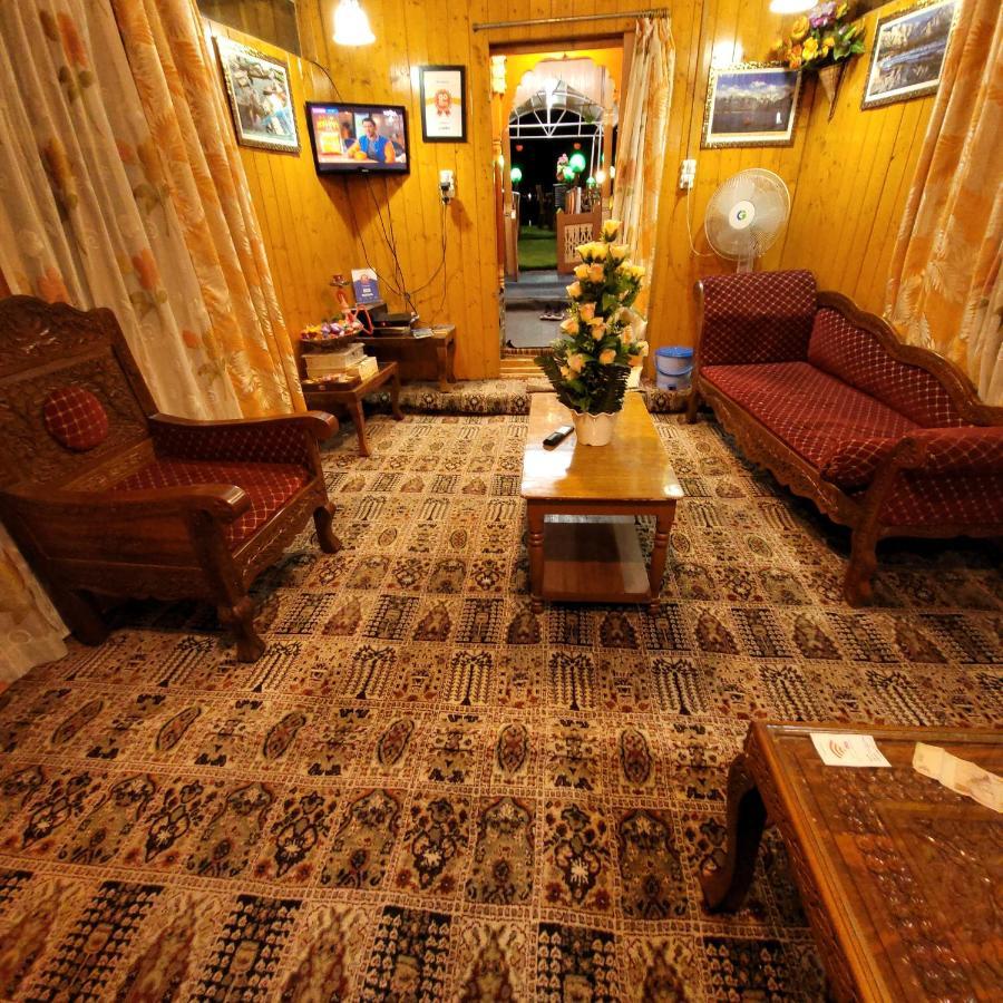 Tashkand Houseboat Srīnagar Buitenkant foto