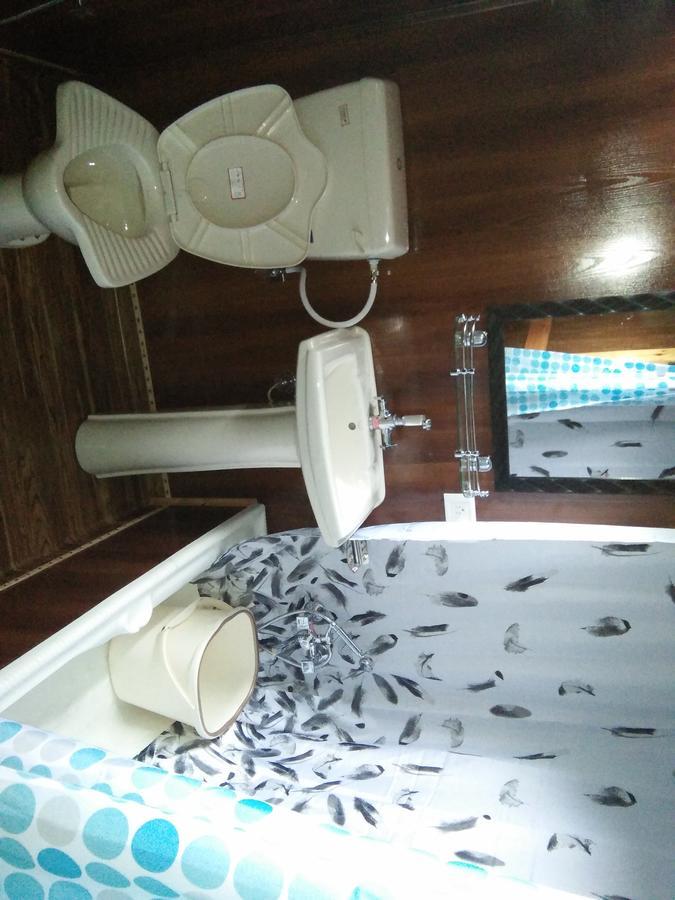 Tashkand Houseboat Srīnagar Buitenkant foto